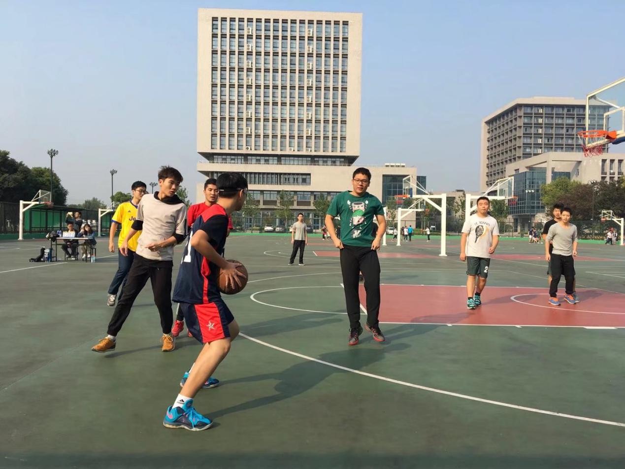 博彩网站举办2016级本科生篮球、足球友谊赛